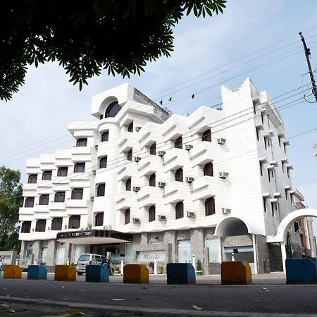 Hotel Krishna Palace Ayodhya Екстер'єр фото