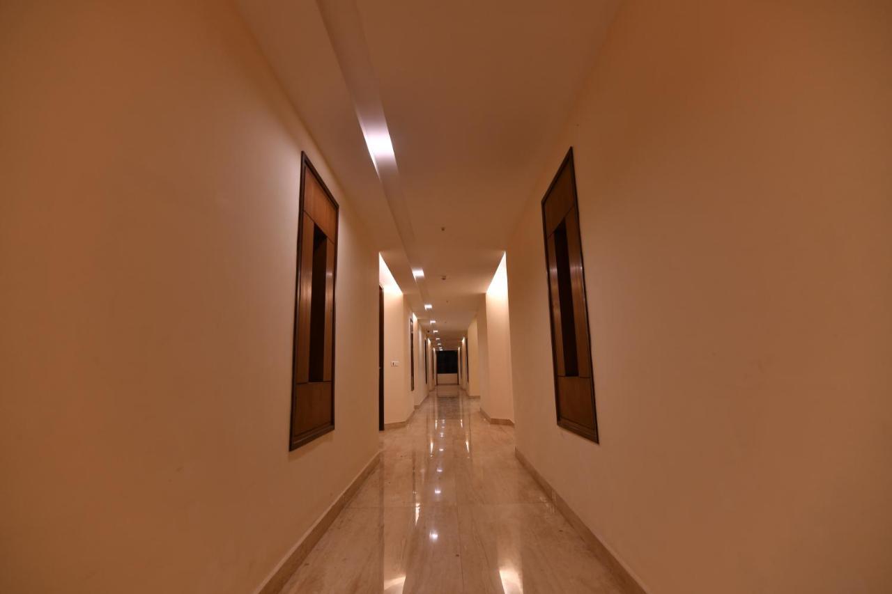 Hotel Krishna Palace Ayodhya Екстер'єр фото