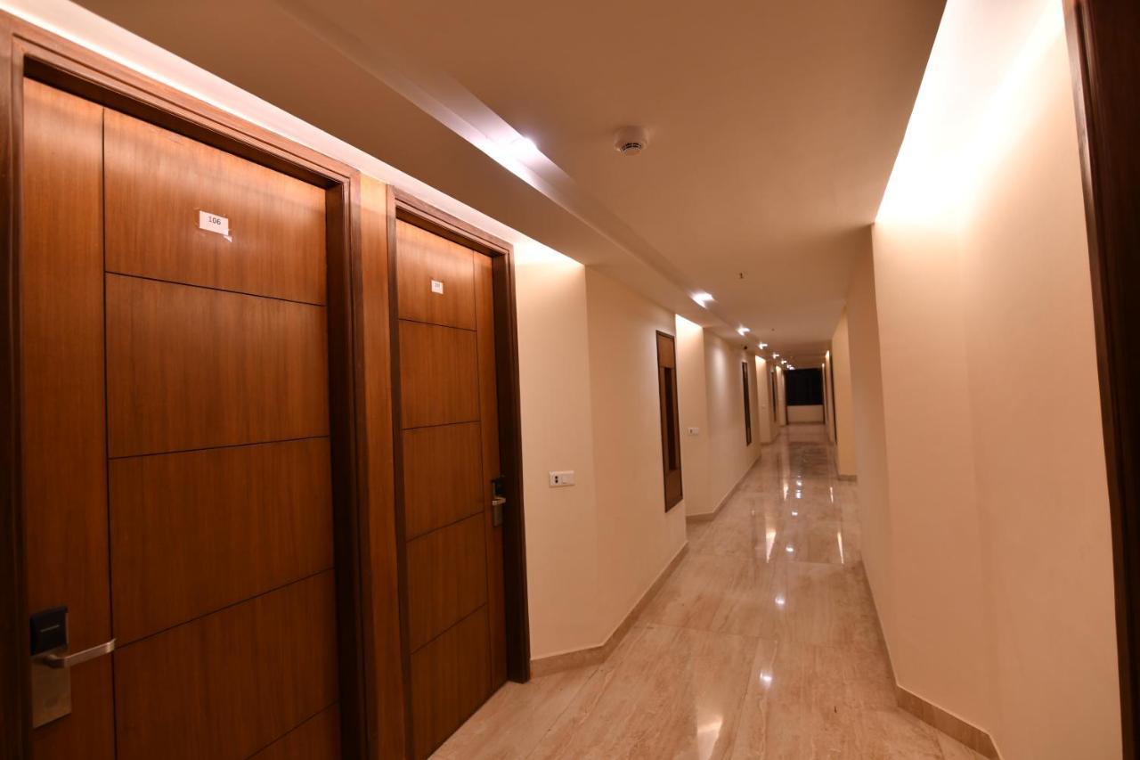 Hotel Krishna Palace Ayodhya Екстер'єр фото