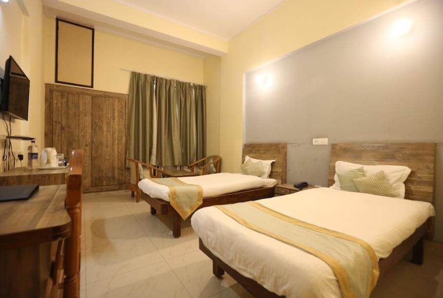 Hotel Krishna Palace Ayodhya Екстер'єр фото