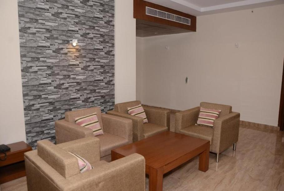 Hotel Krishna Palace Ayodhya Екстер'єр фото