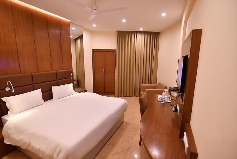 Hotel Krishna Palace Ayodhya Екстер'єр фото