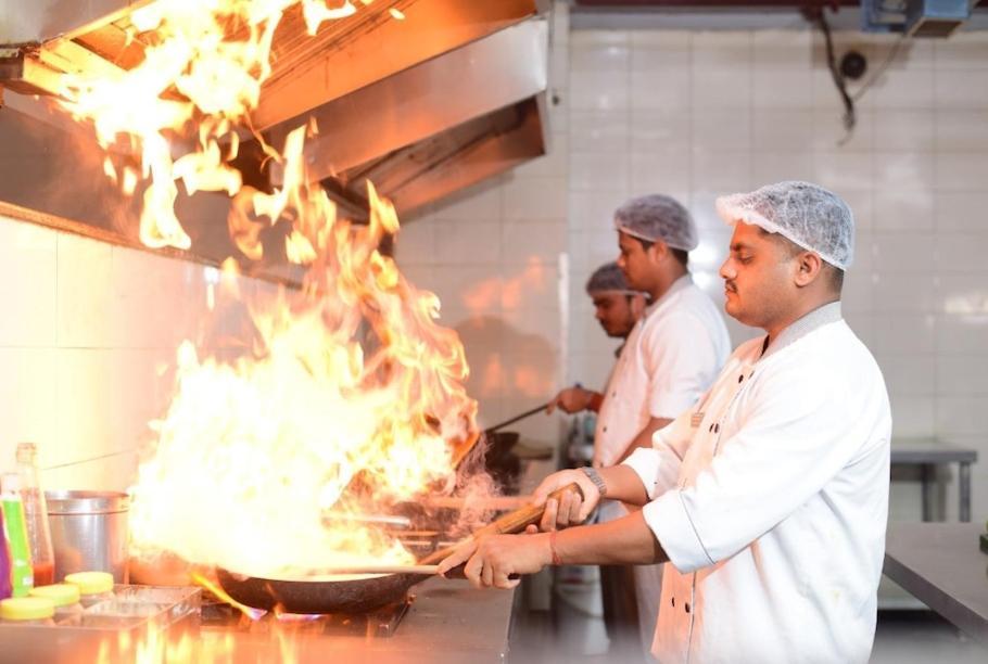 Hotel Krishna Palace Ayodhya Екстер'єр фото