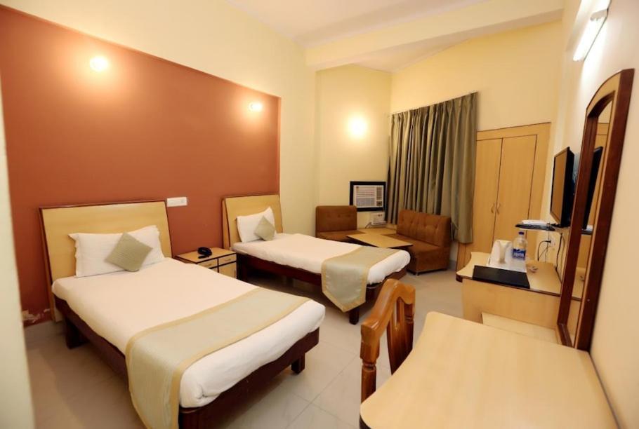 Hotel Krishna Palace Ayodhya Екстер'єр фото