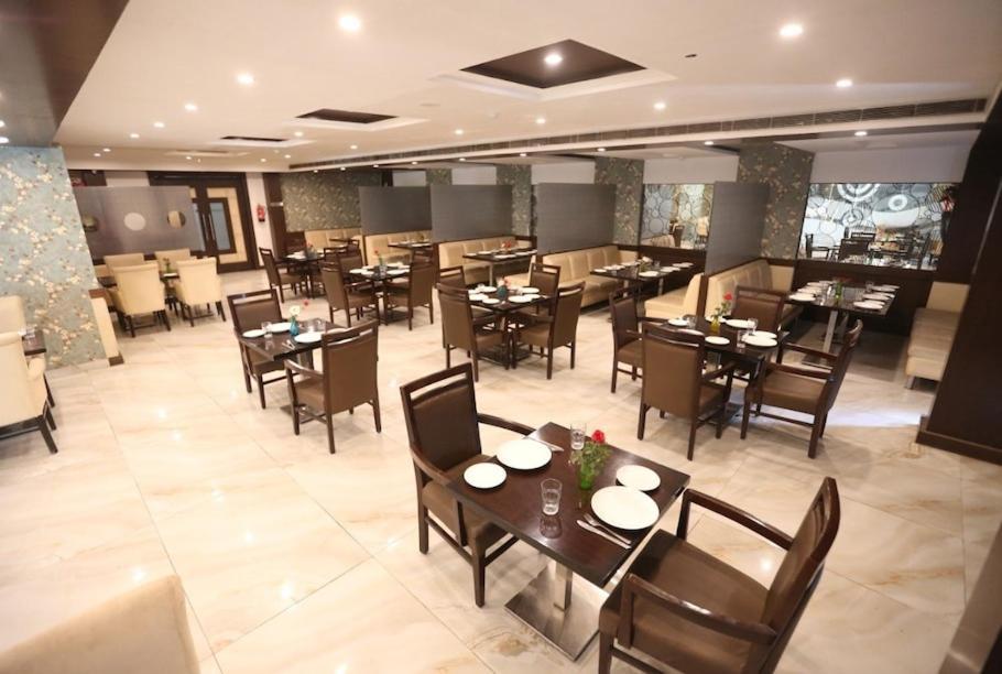 Hotel Krishna Palace Ayodhya Екстер'єр фото