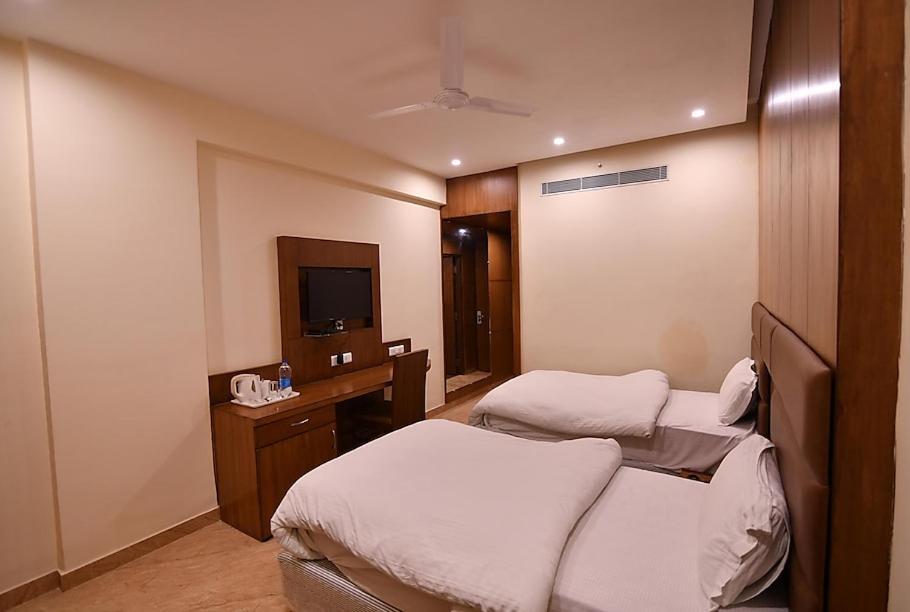 Hotel Krishna Palace Ayodhya Екстер'єр фото